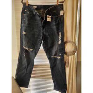 NWT Gap 32 regular jeans distressed‎